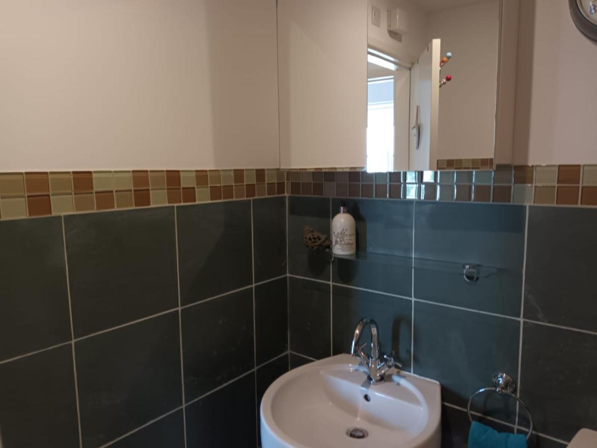 לואיס Chez Jo Apartments מראה חיצוני תמונה